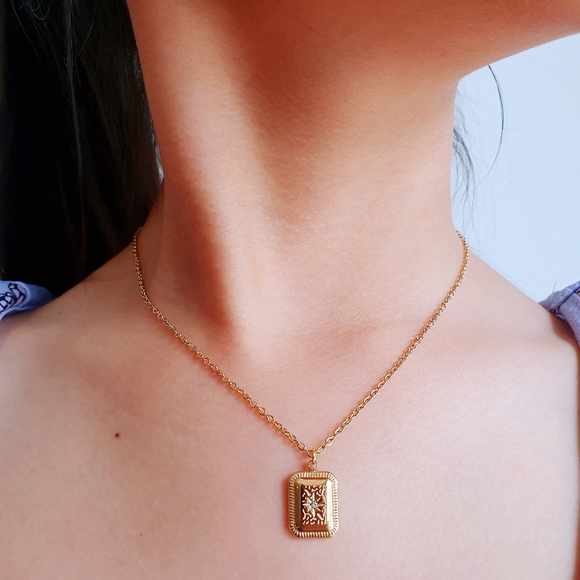 Water Resistant 18ct Gold Plated Rectangle Pendant Necklace - Picture 4 of 4